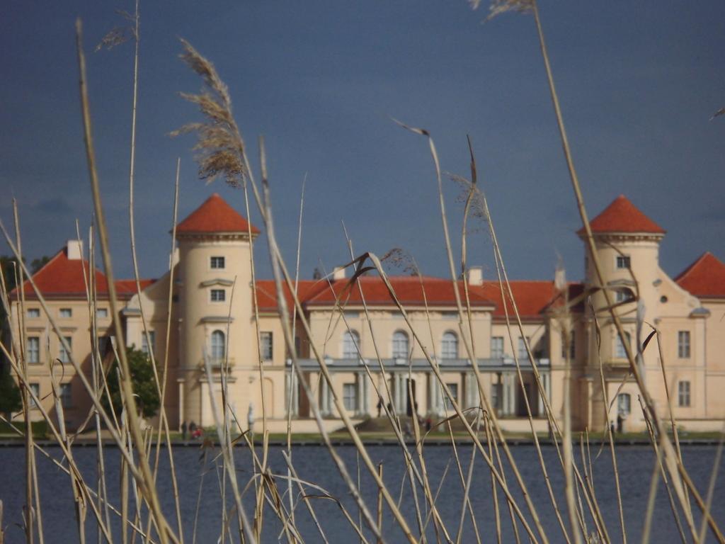 Schlossparkferienwohnungen Rheinsberg Mit Garten Екстер'єр фото