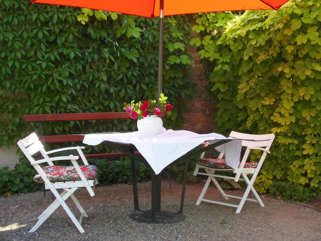 Schlossparkferienwohnungen Rheinsberg Mit Garten Екстер'єр фото